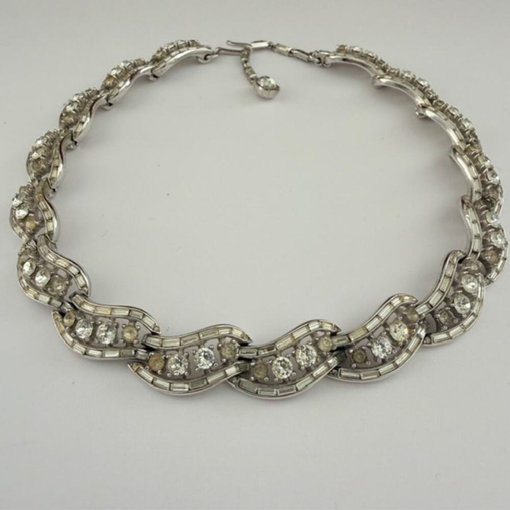 Crown Trifari Silver-Toned Rhinestone Necklace Vintage 50s Twisted Wave Design‎